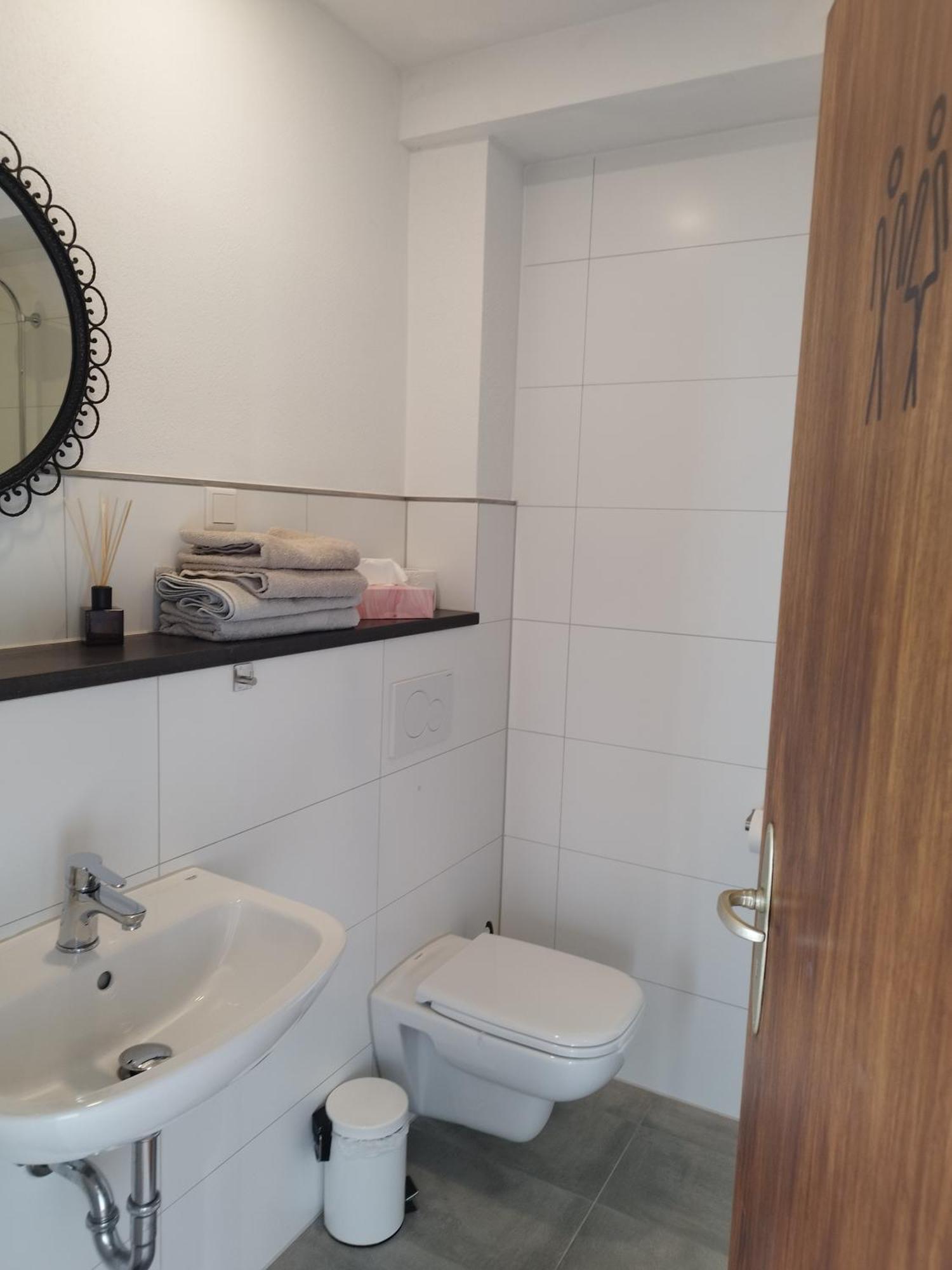 Moderne Ferienwohnung Mit Privatem Eingang - Rosa Kalletal ภายนอก รูปภาพ